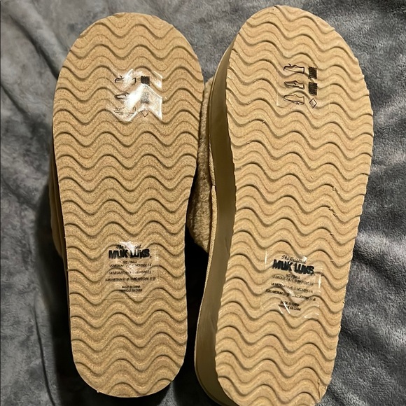Muk Luks Women's Tan Slippers - Picture 3 of 4
